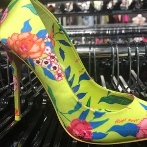 Beautiful like new pumps